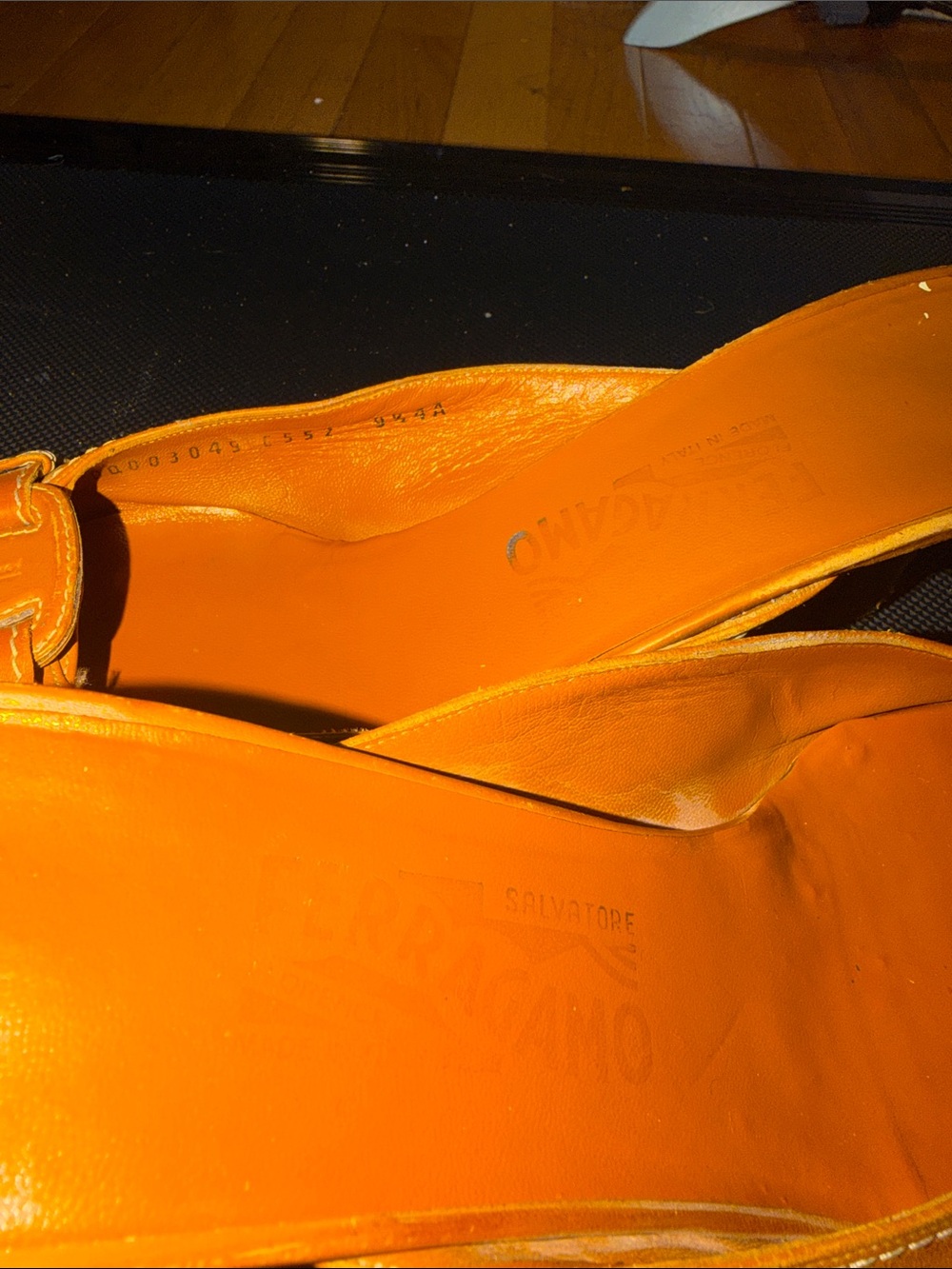 Authentic Vintage Salvatore Ferragamo Cognac Leather Slip-On kitten heels - Picture 11 of 12